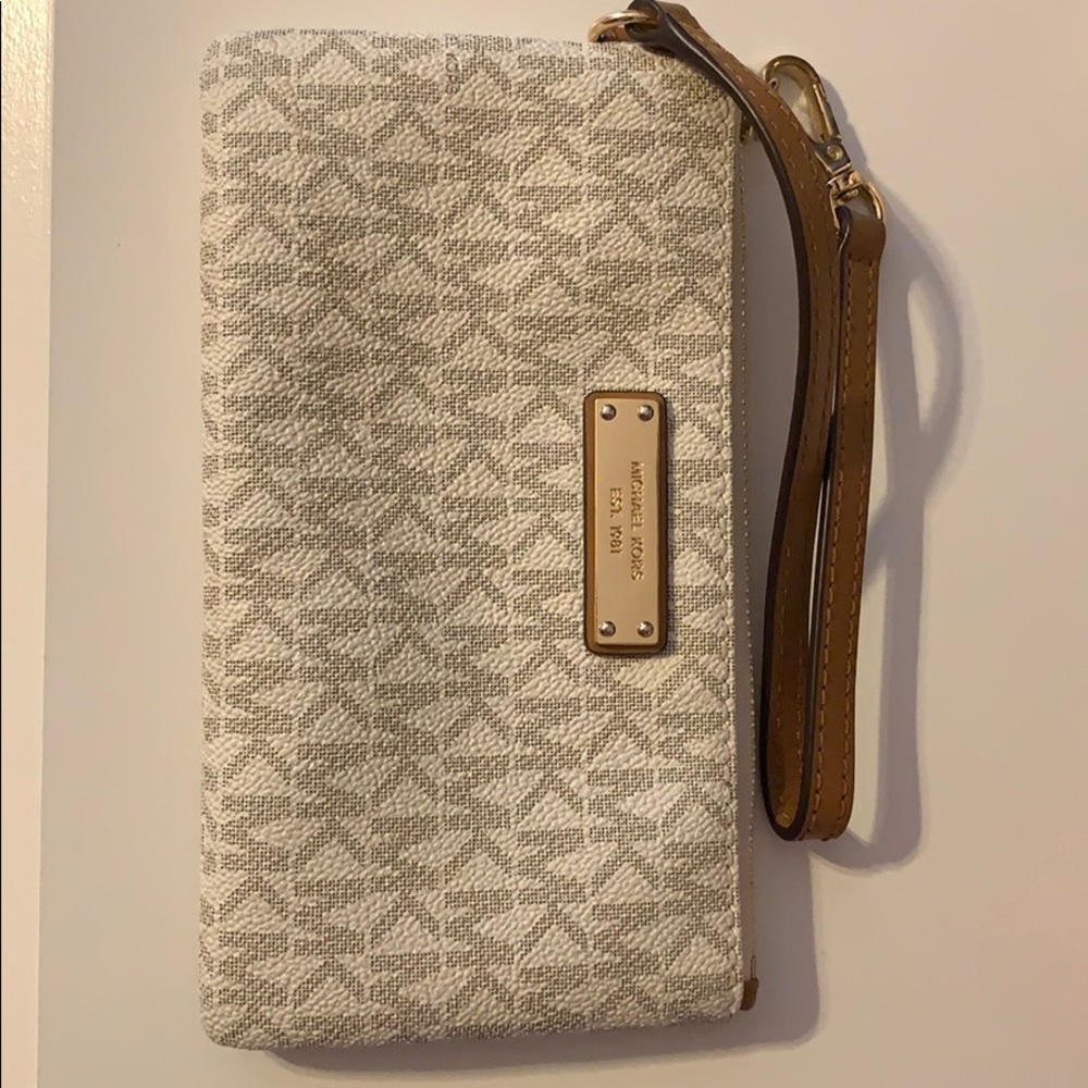 Michael Kors wristlet